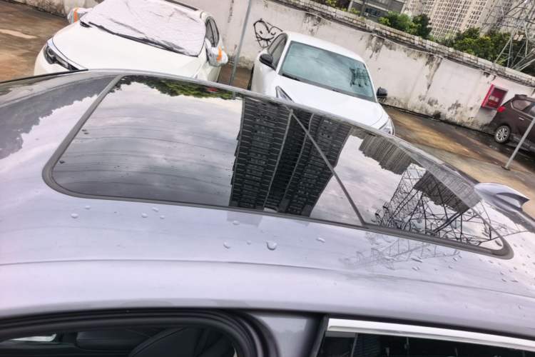 Used Hongqi H5 2023 1.5T DCT Smart Connect Flagship Edition Roof