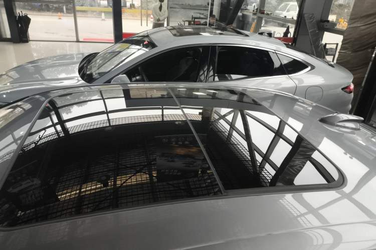 Used Hongqi H5 2023 2.0T Automatic Smart Connect Flagship Edition Roof