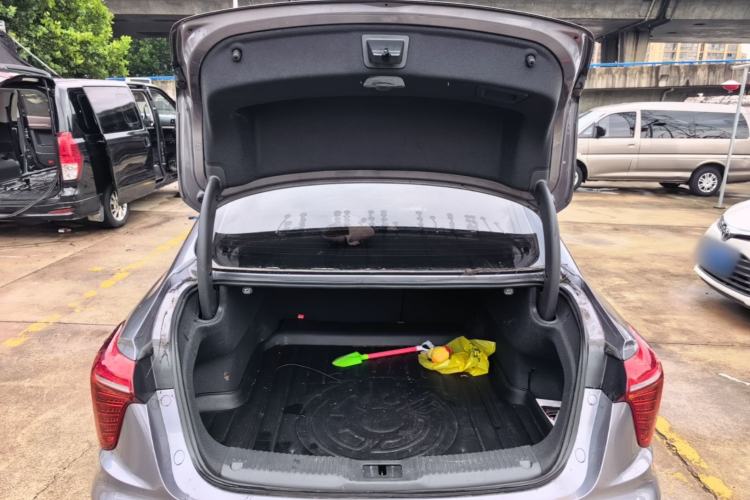 Used Hongqi H5 2023 1.5T DCT Smart Connect Flagship Edition Trunk