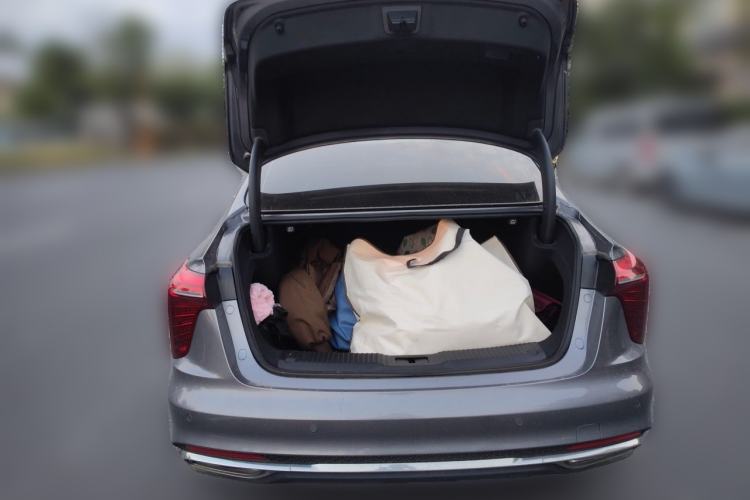 Used Hongqi H5 2023 2.0T Automatic Smart Connect Flagship Edition Trunk