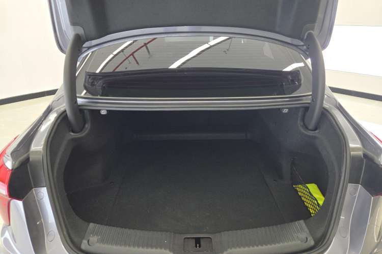 Used Hongqi H5 2023 2.0T Automatic Smart Connect Flagship Edition Trunk