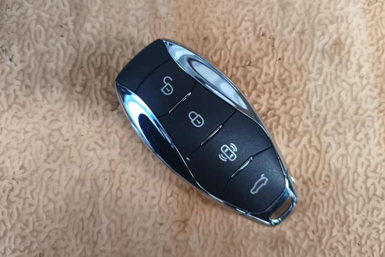 Used Hongqi H5 2023 1.5T HEV Smart Connect Flagship Edition Vehicle Key