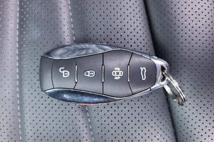 Used Hongqi H5 2023 1.5T DCT Smart Connect Flagship Edition Vehicle Key