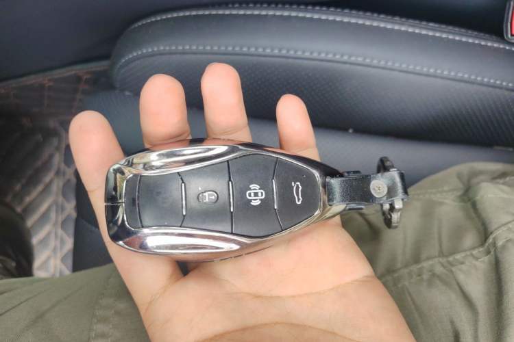 Used Hongqi H5 2023 1.5T DCT Smart Connect Flagship Edition Vehicle Key