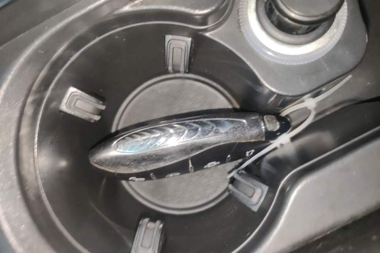 Used Hongqi H5 2023 2.0T Automatic Smart Connect Flagship Edition Vehicle Key