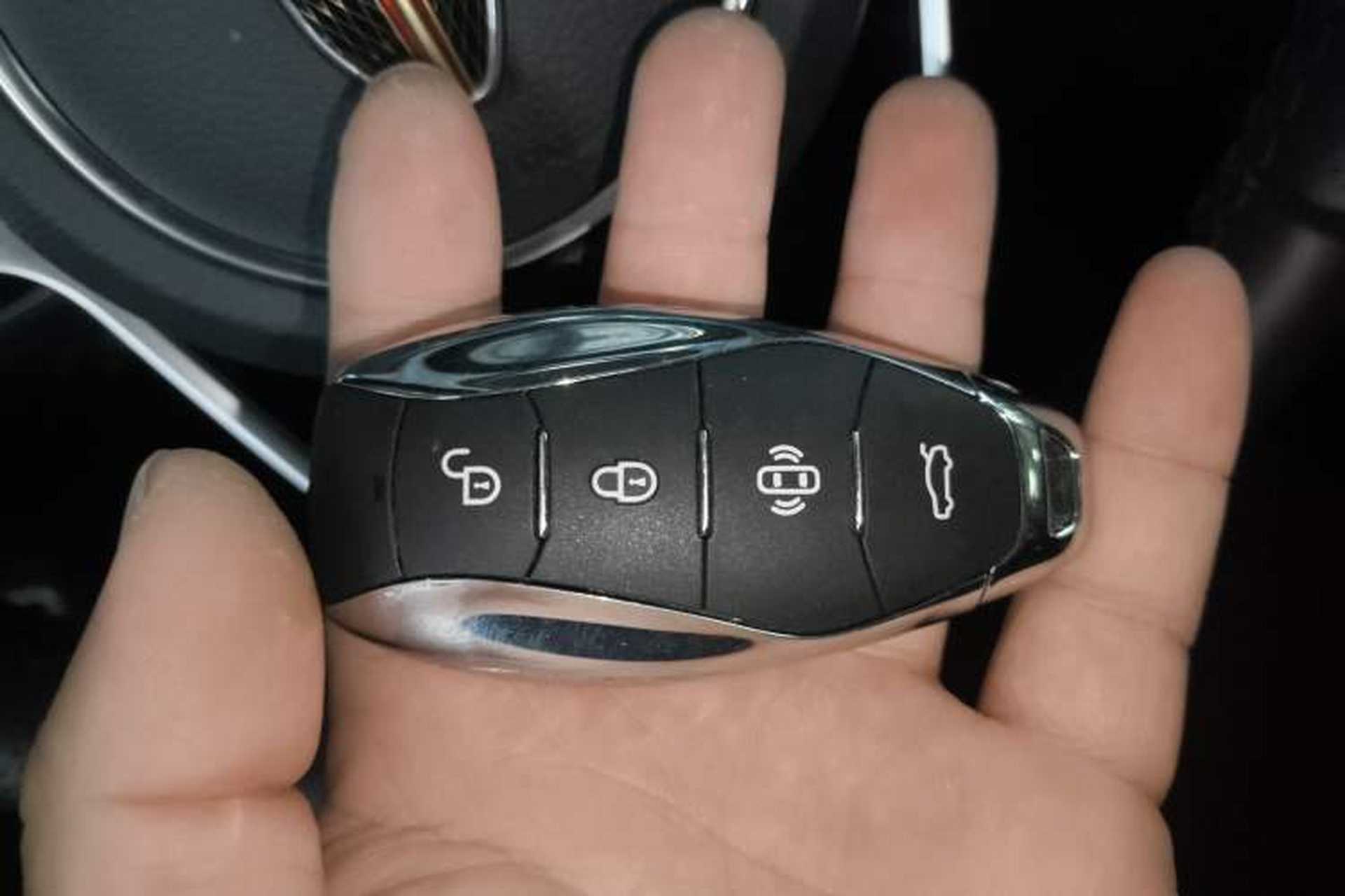 Used Hongqi H5 2023 2.0T Automatic Smart Connect Flagship Edition Vehicle Key