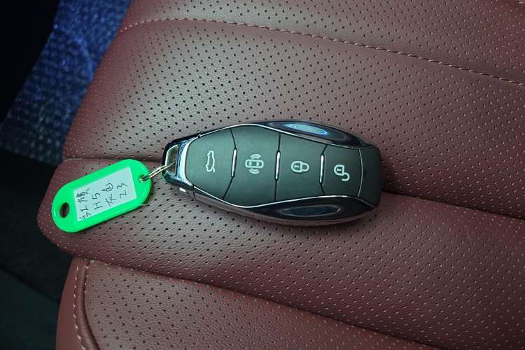 Used Hongqi H5 2023 2.0T Automatic Smart Connect Flagship Edition Vehicle Key