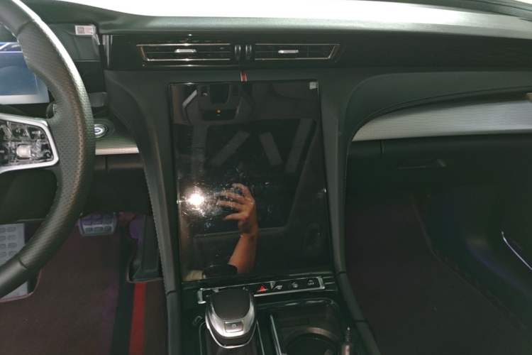 Used Hongqi H5 2023 1.5T DCT Smart Connect Flagship Edition Audio And AC Panel