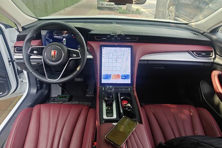 Used Hongqi H5 2023 2.0T Automatic Smart Connect Flagship Edition Center Console