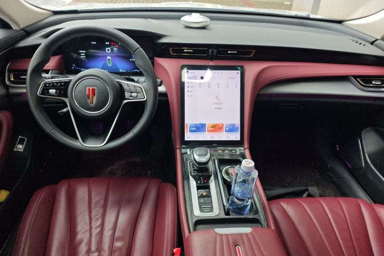 Used Hongqi H5 2023 2.0T Automatic Smart Connect Flagship Edition Center Console