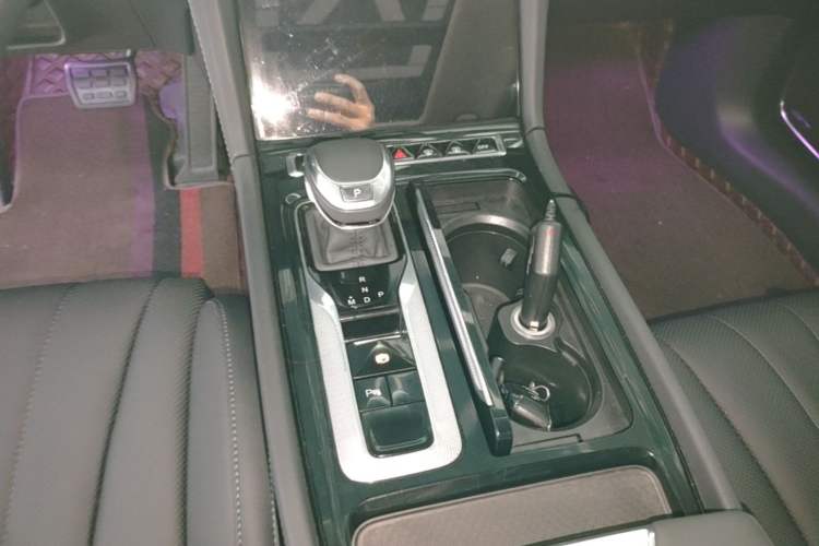 Used Hongqi H5 2023 1.5T DCT Smart Connect Flagship Edition Gear Lever