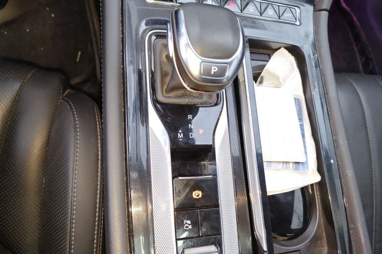 Used Hongqi H5 2023 2.0T Automatic Smart Connect Flagship Edition Gear Lever