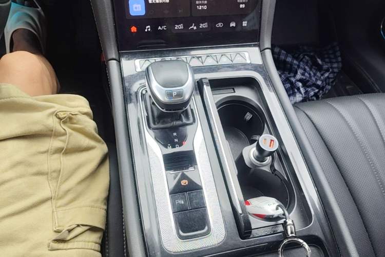 Used Hongqi H5 2023 1.5T DCT Smart Connect Flagship Edition Gear Lever