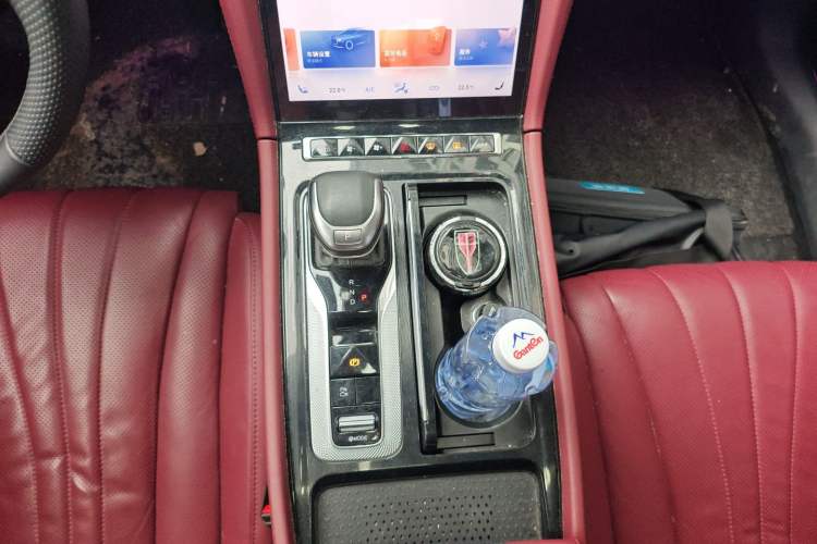 Used Hongqi H5 2023 2.0T Automatic Smart Connect Flagship Edition Gear Lever