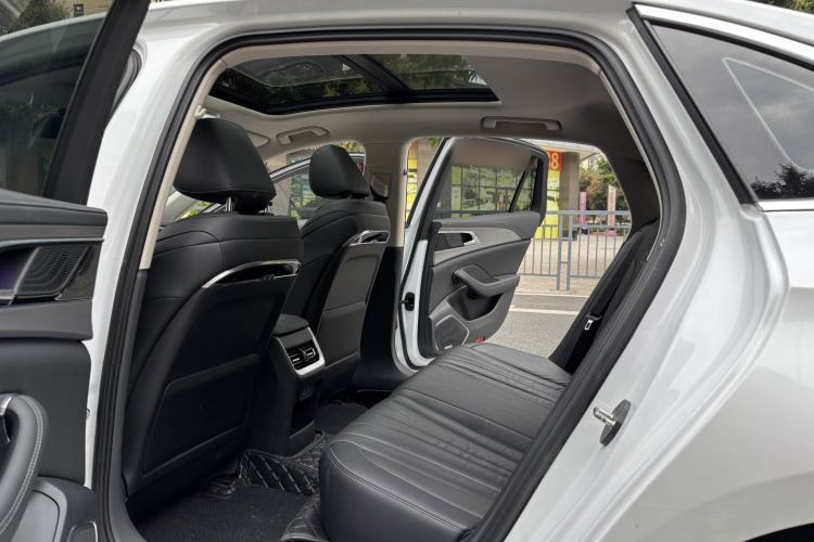 Used Hongqi H5 2023 2.0T Automatic Smart Connect Flagship Edition Interior 1