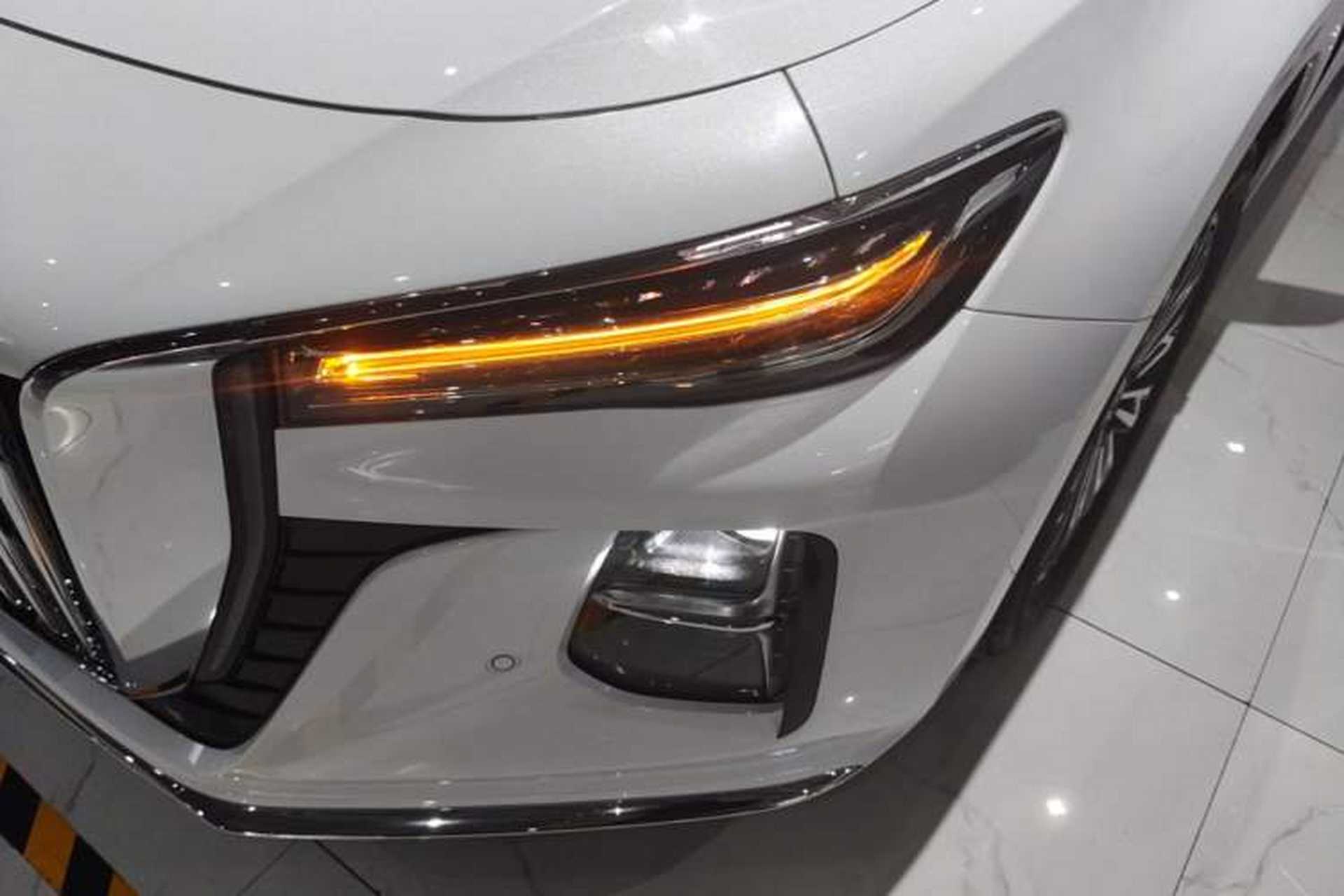 Used Hongqi H5 2023 2.0T Automatic Smart Connect Flagship Edition Left Front Headlight