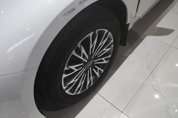 Used Hongqi H5 2023 2.0T Automatic Smart Connect Flagship Edition Left Front Wheel Hub