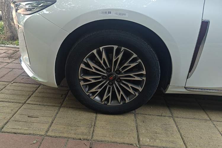 Used Hongqi H5 2023 2.0T Automatic Smart Connect Flagship Edition Left Front Wheel Hub