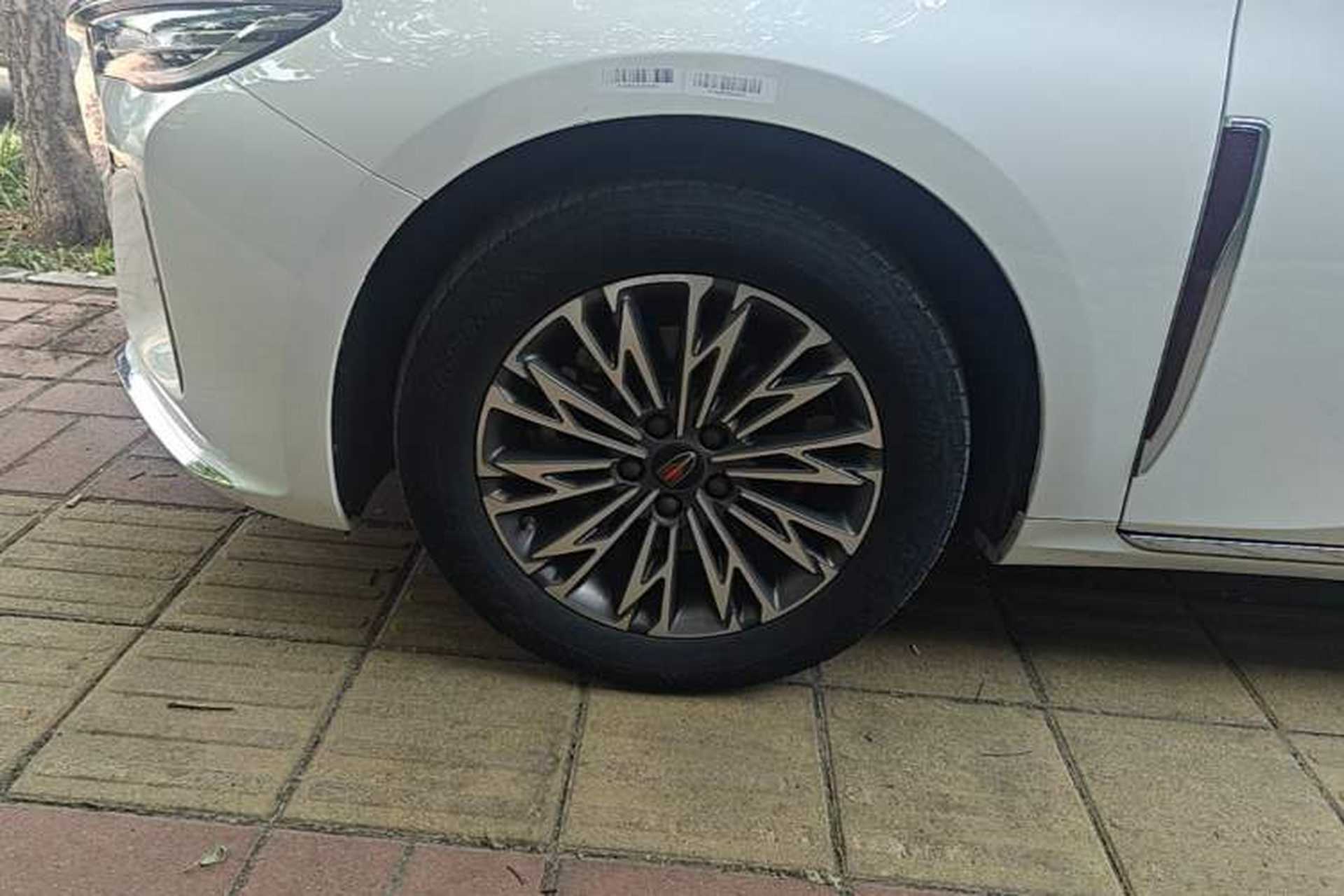 Used Hongqi H5 2023 2.0T Automatic Smart Connect Flagship Edition Left Front Wheel Hub