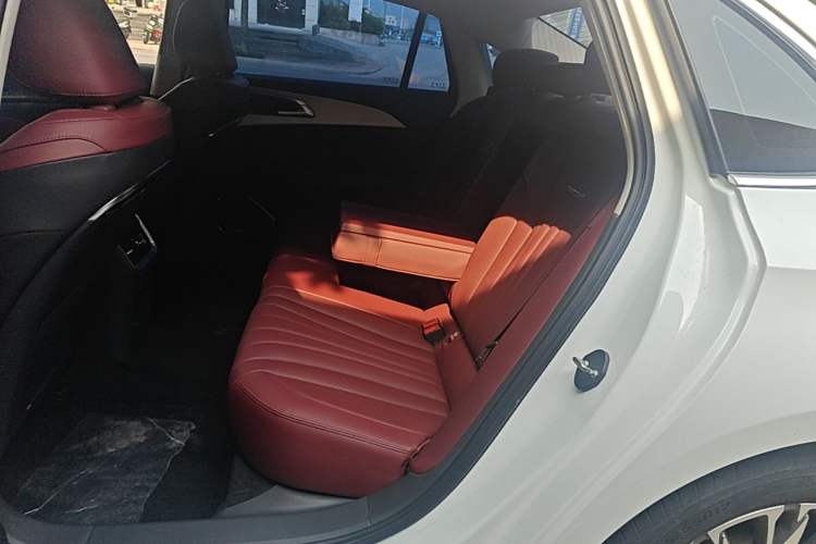 Used Hongqi H5 2023 2.0T Automatic Smart Connect Flagship Edition Left Rear Seat