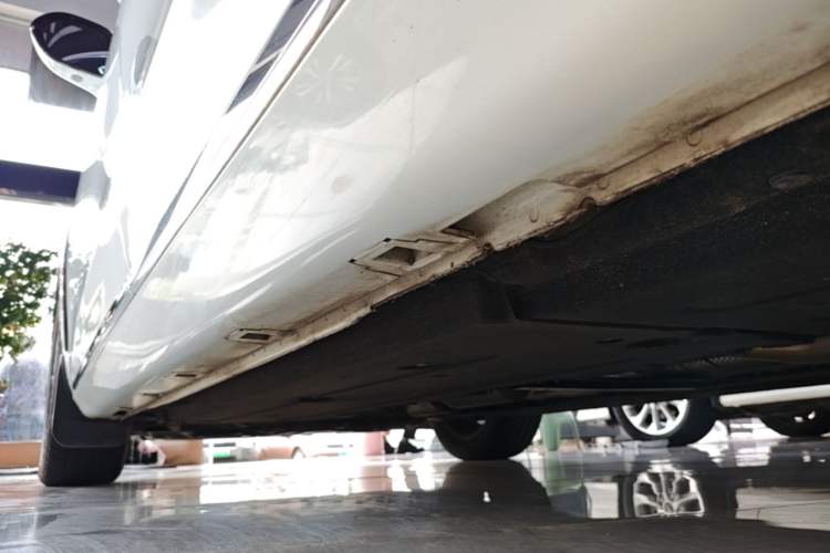 Used Hongqi H5 2023 1.5T DCT Smart Connect Flagship Edition Left Side Sill