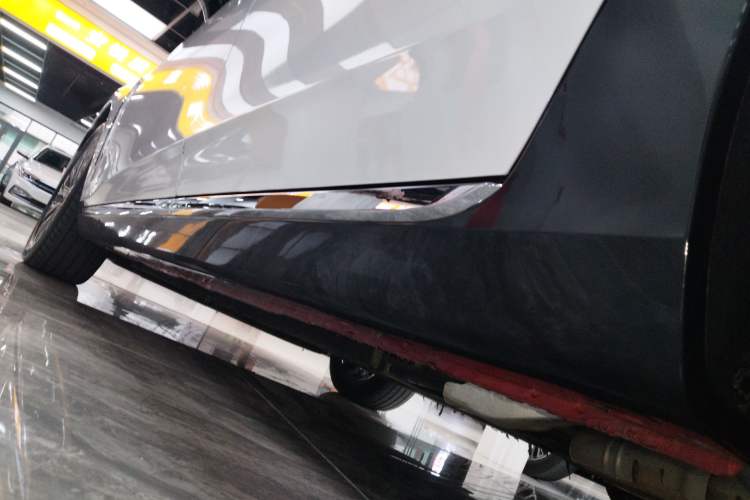 Used Hongqi H5 2023 1.5T HEV Smart Connect Flagship Edition Left Side Sill
