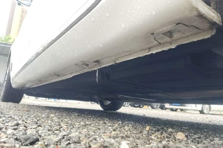 Used Hongqi H5 2023 1.5T DCT Smart Connect Flagship Edition Left Side Sill