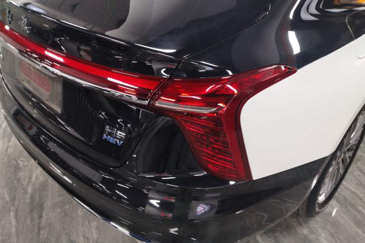 Used Hongqi H5 2023 1.5T HEV Smart Connect Flagship Edition Right Rear Taillight