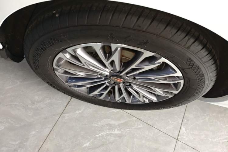 Used Hongqi H5 2023 1.5T DCT Smart Connect Flagship Edition Right Rear Wheel Hub