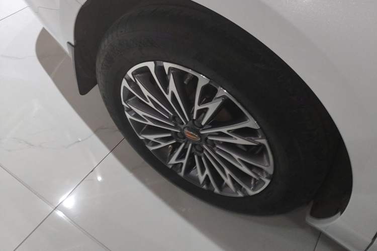 Used Hongqi H5 2023 2.0T Automatic Smart Connect Flagship Edition Right Rear Wheel Hub