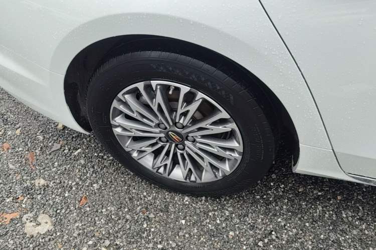 Used Hongqi H5 2023 1.5T DCT Smart Connect Flagship Edition Right Rear Wheel Hub