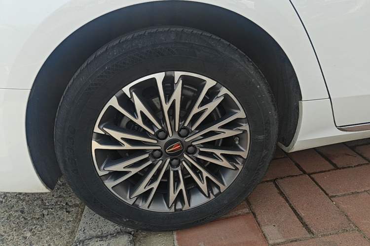 Used Hongqi H5 2023 2.0T Automatic Smart Connect Flagship Edition Right Rear Wheel Hub