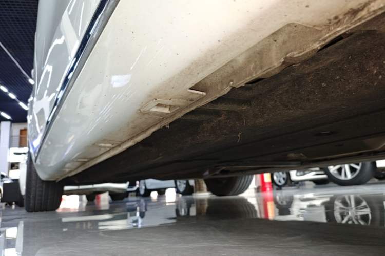 Used Hongqi H5 2023 1.5T DCT Smart Connect Flagship Edition Right Side Sill