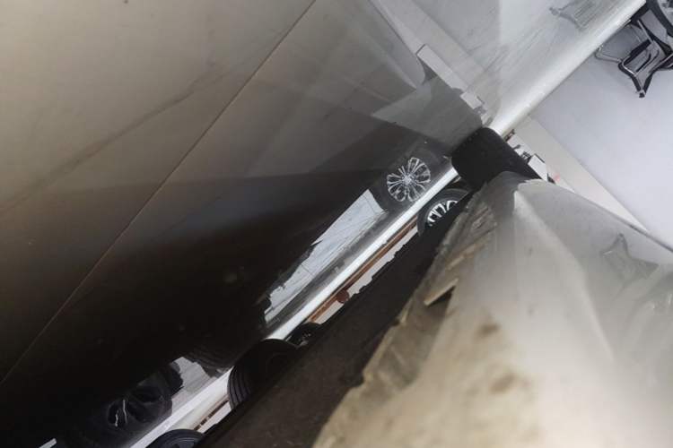 Used Hongqi H5 2023 2.0T Automatic Smart Connect Flagship Edition Right Side Sill