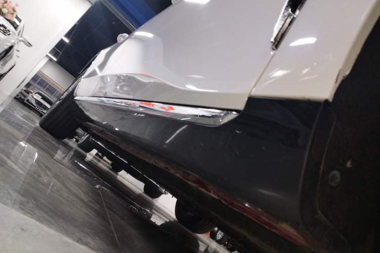 Used Hongqi H5 2023 1.5T HEV Smart Connect Flagship Edition Right Side Sill