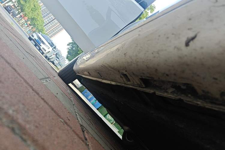 Used Hongqi H5 2023 2.0T Automatic Smart Connect Flagship Edition Right Side Sill