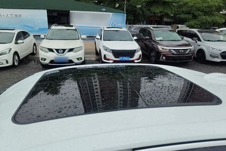 Used Hongqi H5 2023 1.5T DCT Smart Connect Flagship Edition Roof