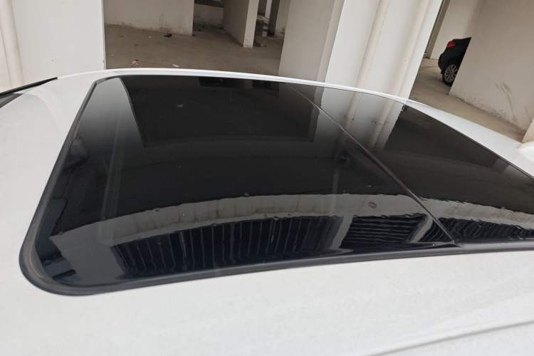 Used Hongqi H5 2023 2.0T Automatic Smart Connect Flagship Edition Roof