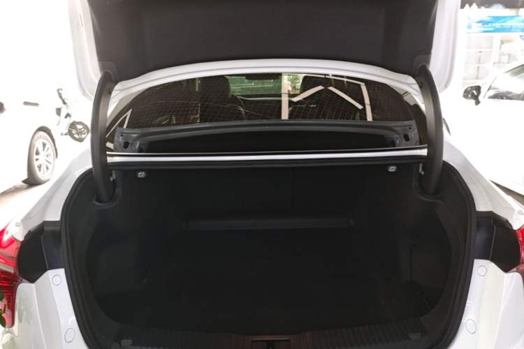 Used Hongqi H5 2023 1.5T DCT Smart Connect Flagship Edition Trunk