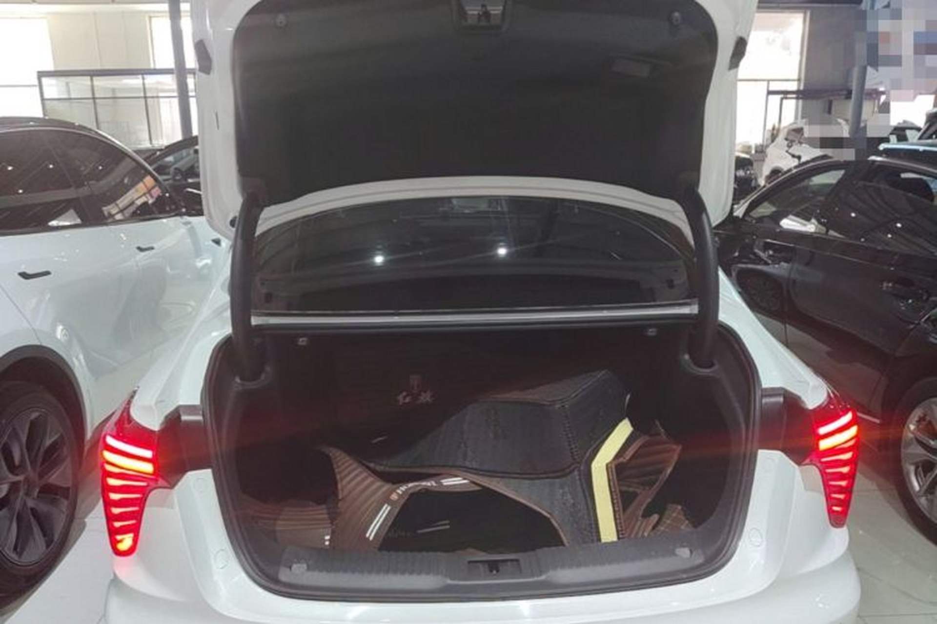 Used Hongqi H5 2023 2.0T Automatic Smart Connect Flagship Edition Trunk