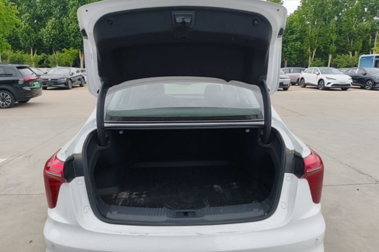 Used Hongqi H5 2023 1.5T DCT Smart Connect Flagship Edition Trunk