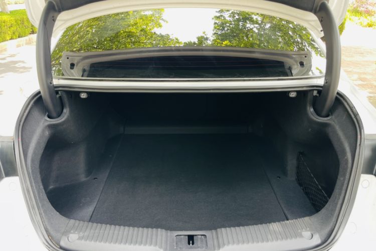 Used Hongqi H5 2023 2.0T Automatic Smart Connect Flagship Edition Trunk