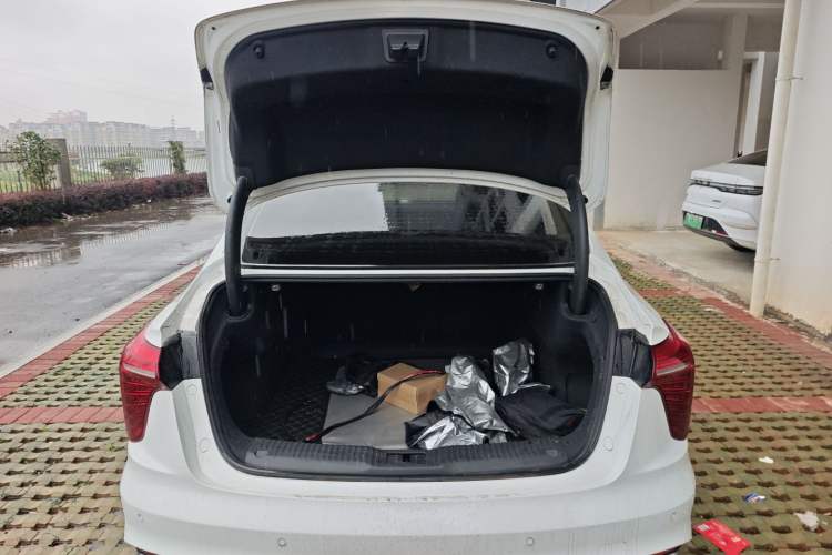 Used Hongqi H5 2023 2.0T Automatic Smart Connect Flagship Edition Trunk