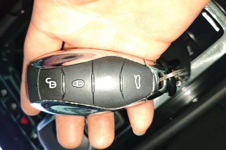Used Hongqi H5 2023 1.5T DCT Smart Connect Flagship Edition Vehicle Key