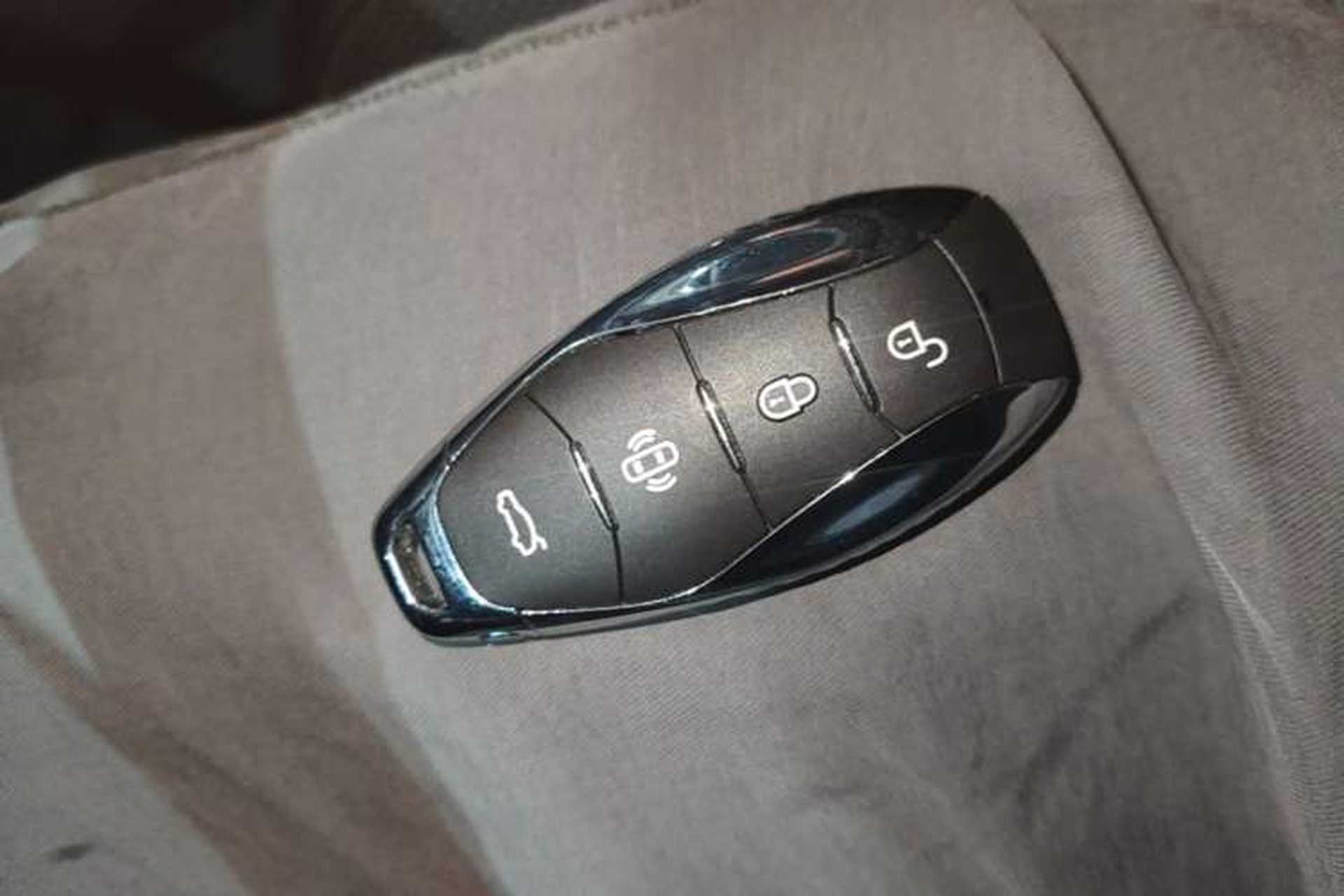 Used Hongqi H5 2023 2.0T Automatic Smart Connect Flagship Edition Vehicle Key