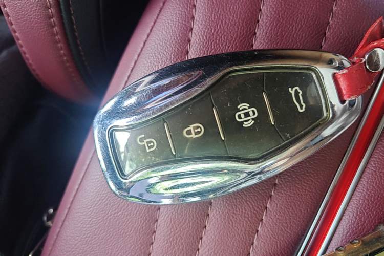 Used Hongqi H5 2023 2.0T Automatic Smart Connect Flagship Edition Vehicle Key