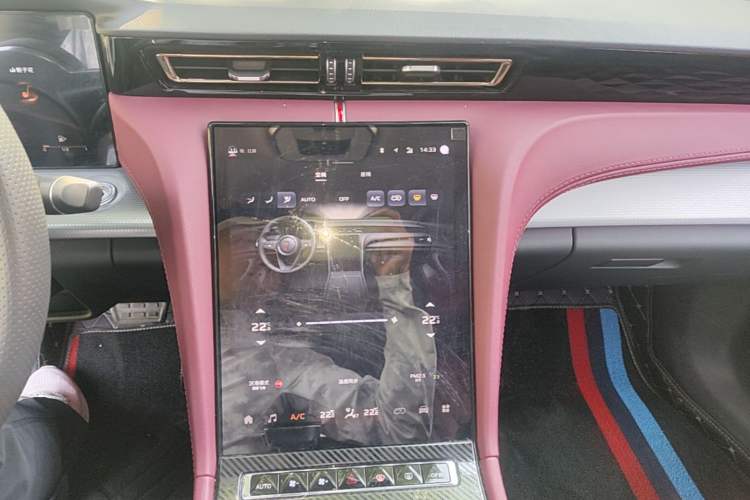 Used Hongqi H5 2024 2.0T Automatic Smart Connect Flagship Edition Audio And AC Panel