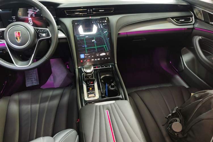 Used Hongqi H5 2024 2.0T Automatic Smart Connect Flagship Edition Audio And AC Panel