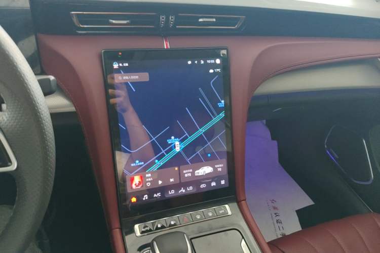 Used Hongqi H5 2024 2.0T Automatic Smart Connect Flagship Edition Audio And AC Panel