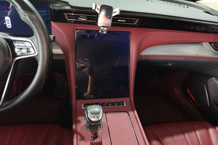 Used Hongqi H5 2024 2.0T Automatic Smart Connect Flagship Edition Audio And AC Panel